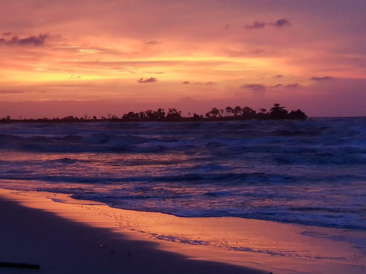 Omah Laut Bondo Jepara - By The Beach, Direct View Of The Sea, Great Base For Water Sports Margokerto エクステリア 写真